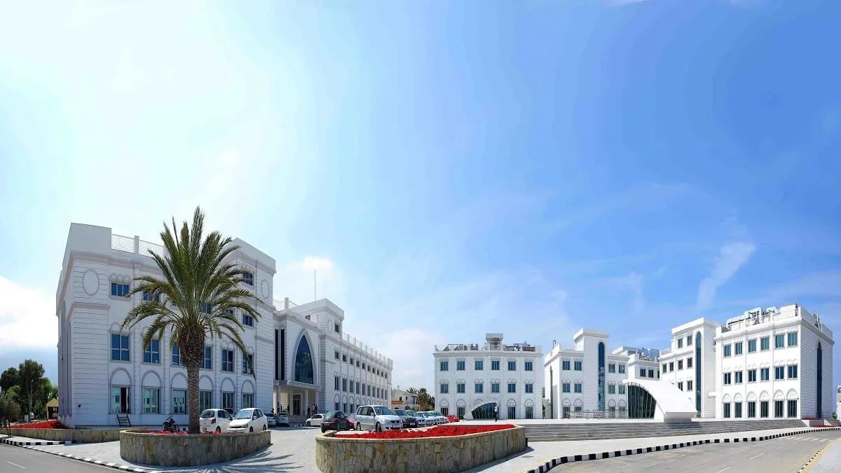 الرسوم الدراسية السنوية في جامعة كيرينيا