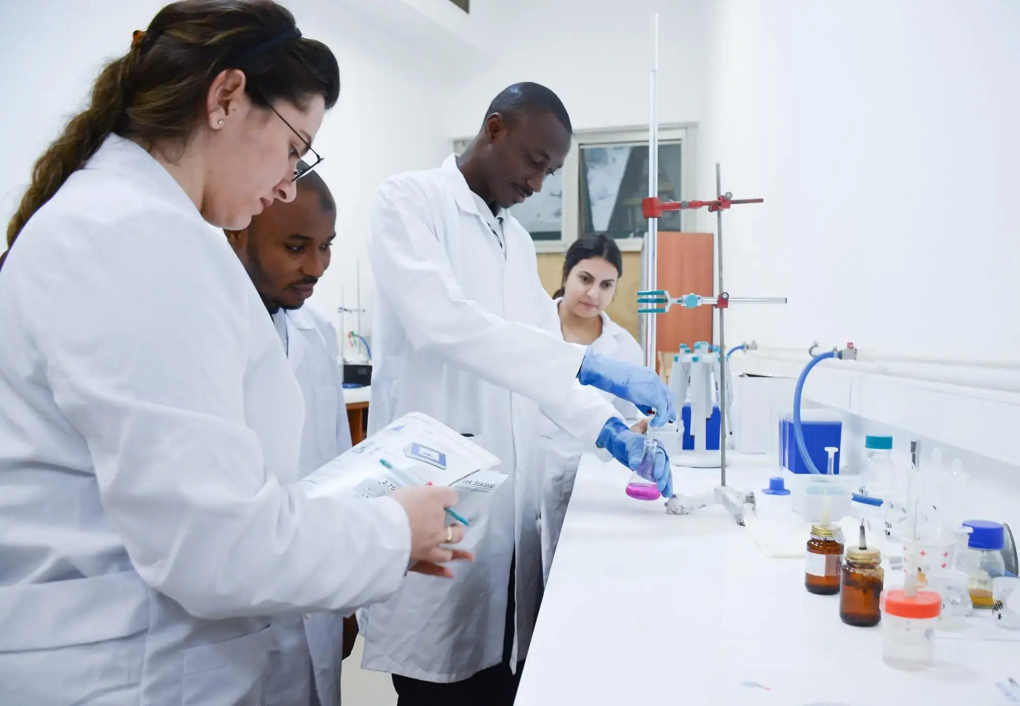 كيف يمكنك دراسة الطب في جامعة الشرق الأدنى مع مسار؟