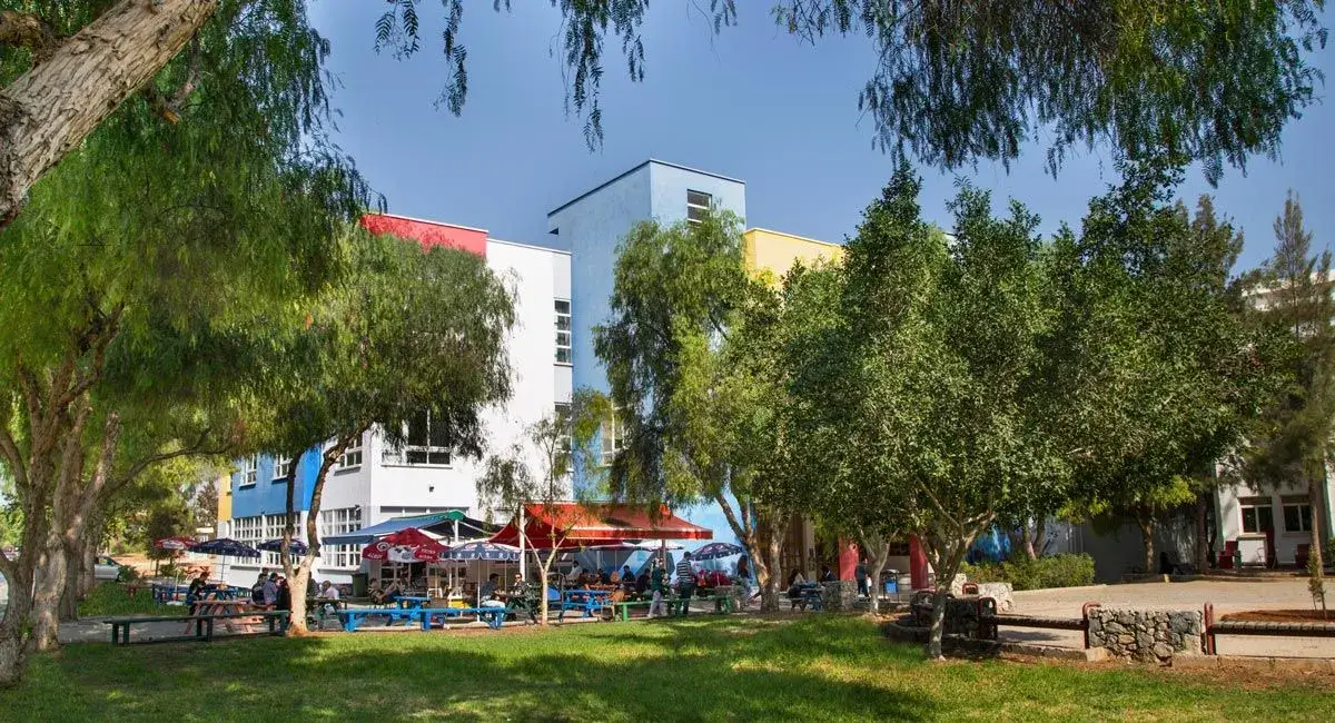 تسجيل الطلاب العراقيين في جامعة شرق البحر المتوسط